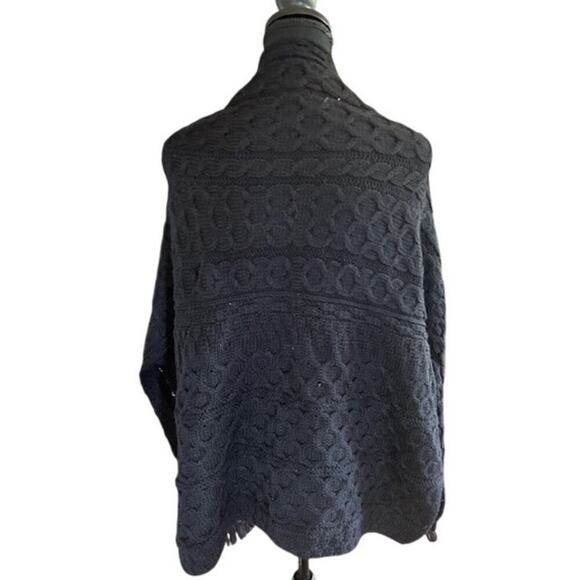 Carraig Donn Made in Ireland Aran Knit Wool Wrap Scarf w/ Pockets - Picture 3 of 6